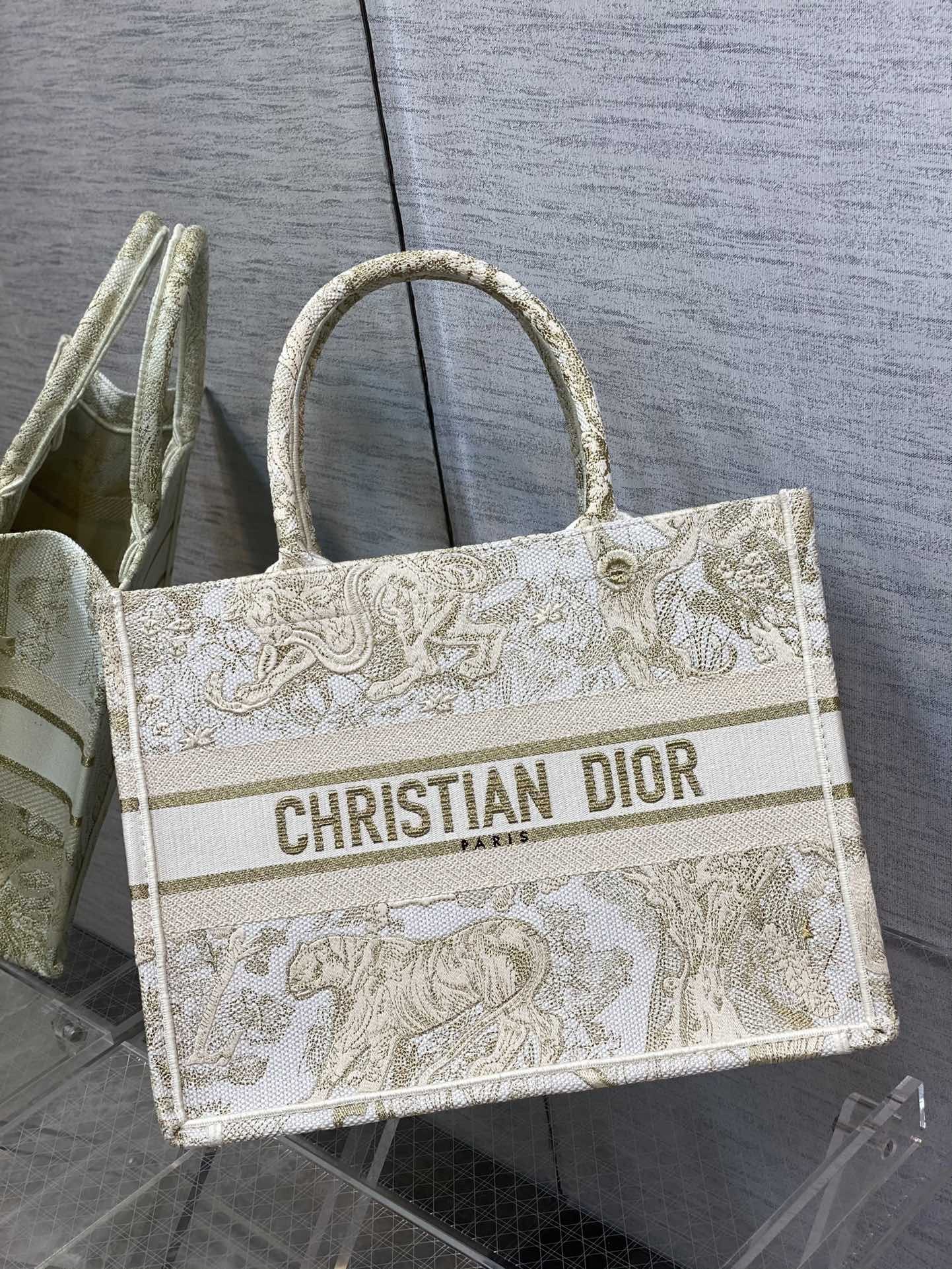 Dior Book Tote-小號36.5cm-金色老虎 聖誕限定
