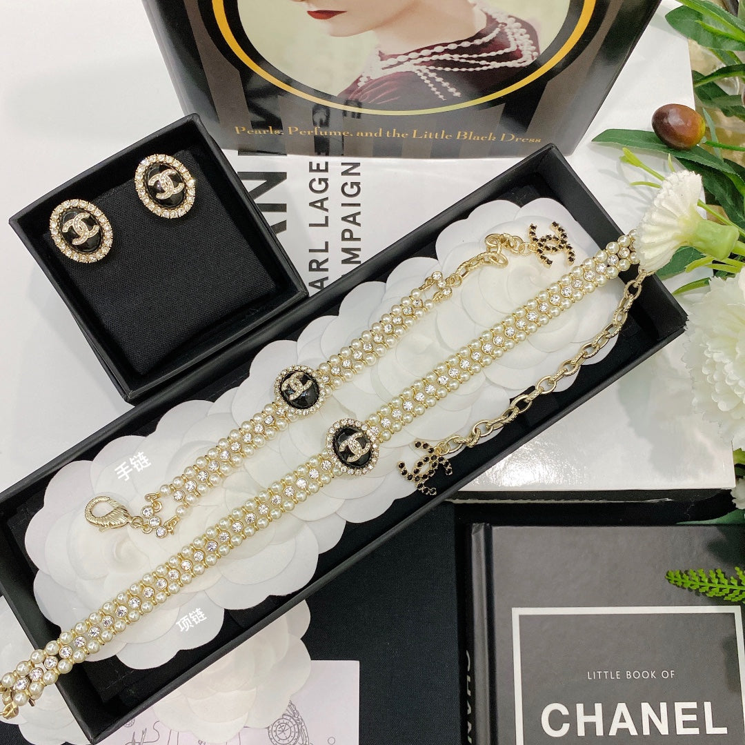 Chanel 耳環／項鍊／手鍊