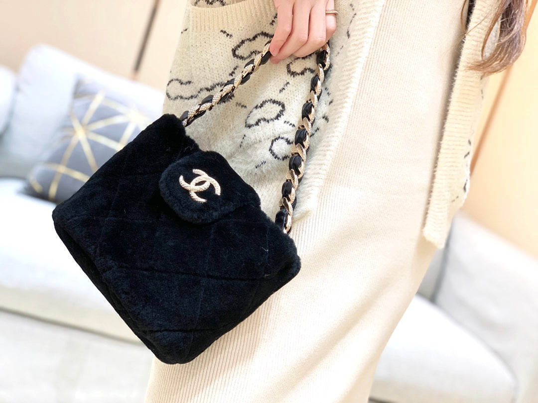 Chanel 剪羊毛鑽鏈包
