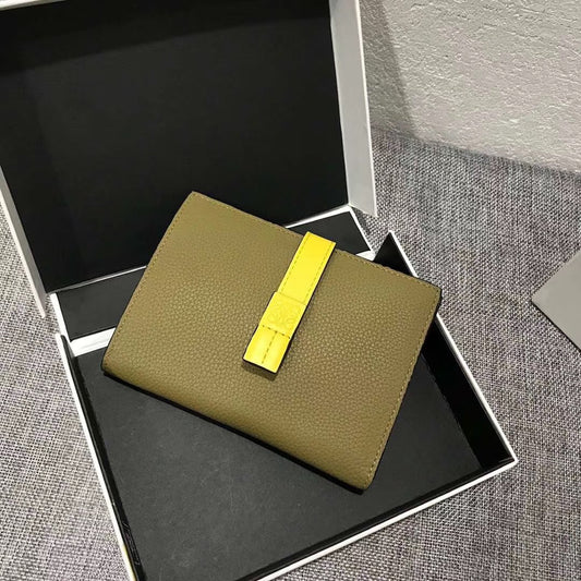 Loewe 對折中夾