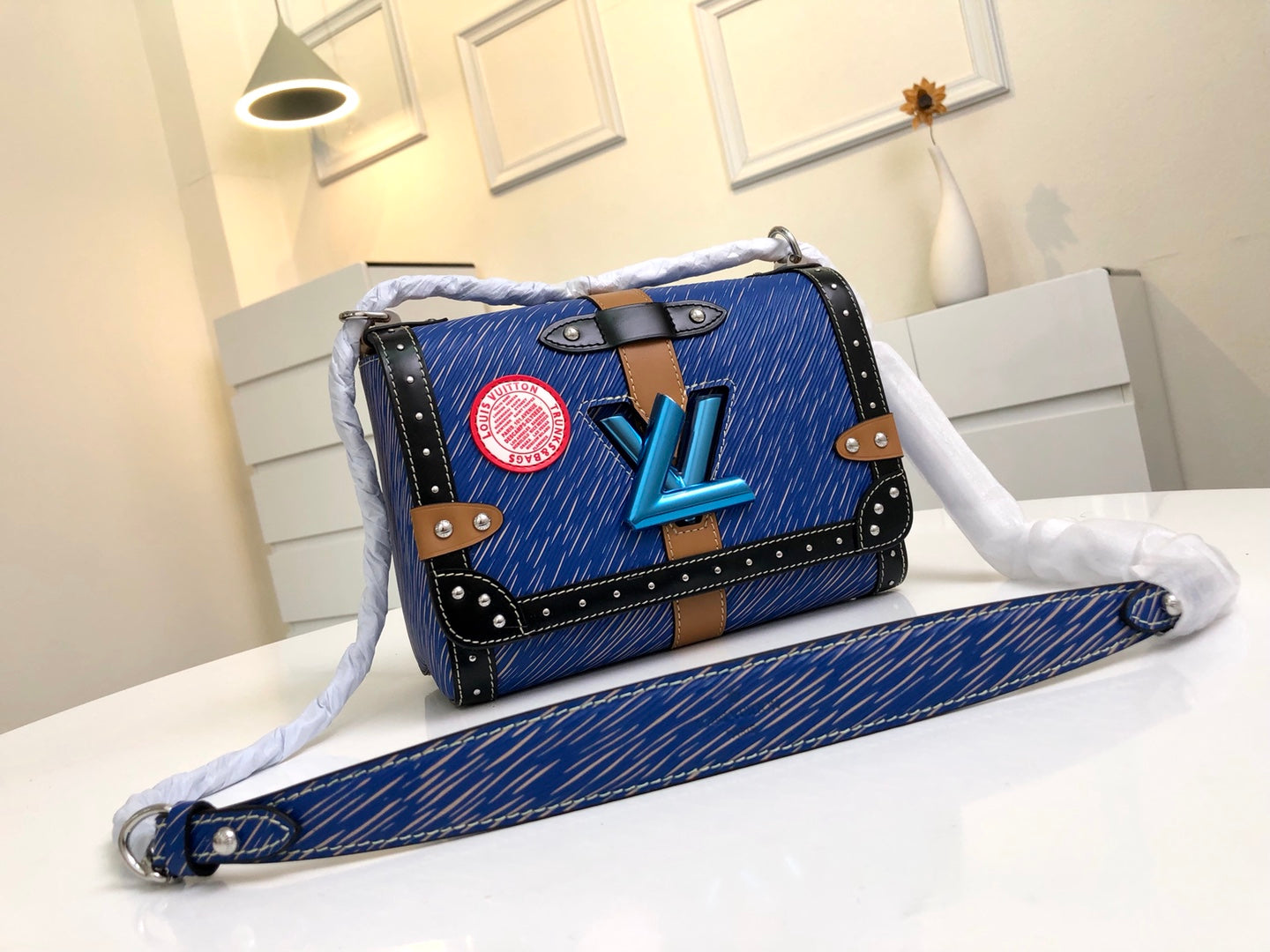 M43629 路L家-TWIST DENIM 鏈條包 赤藍色