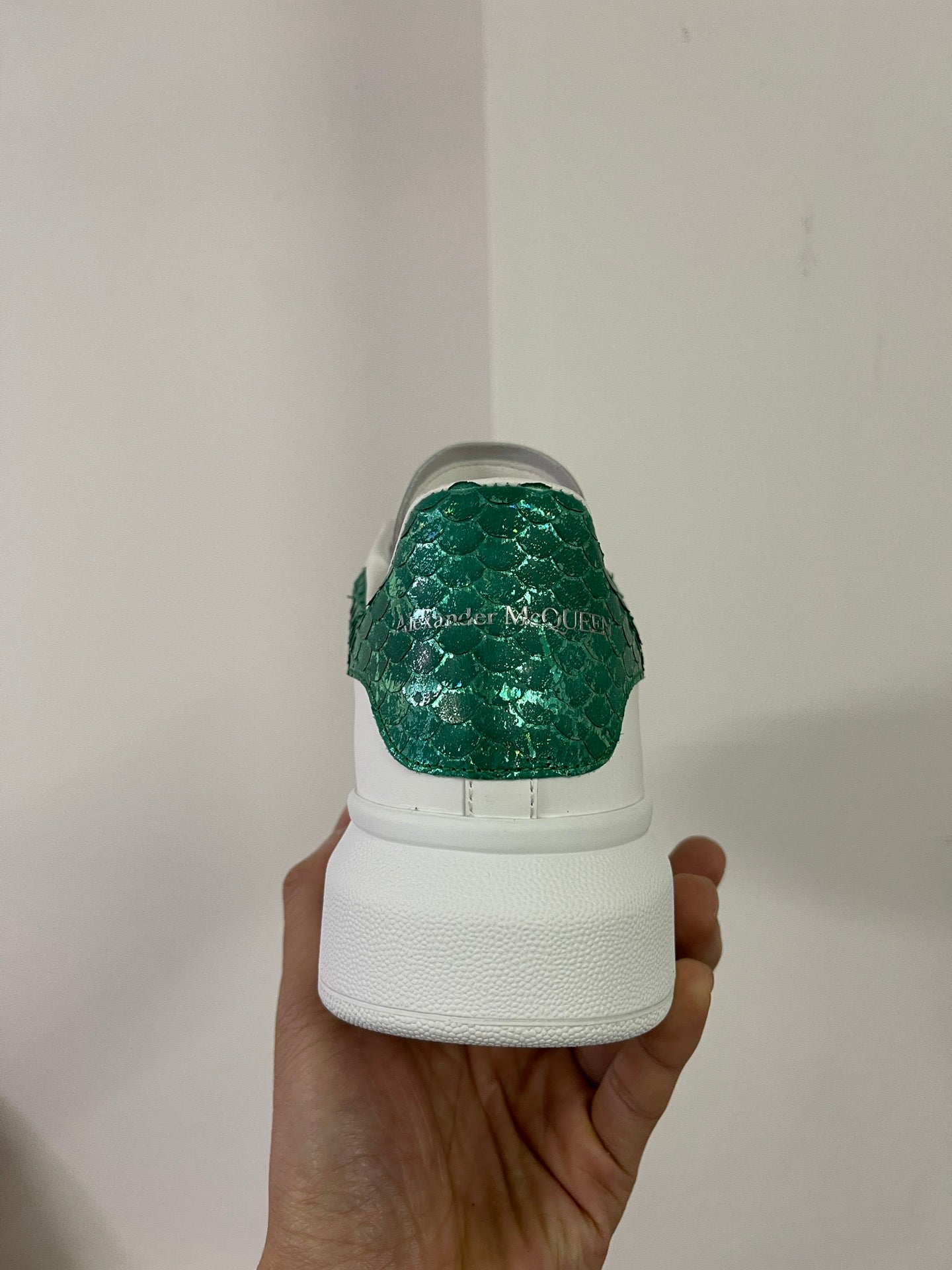 麥M昆-經典小白鞋 男女同款 綠色刀割蛇皮尾