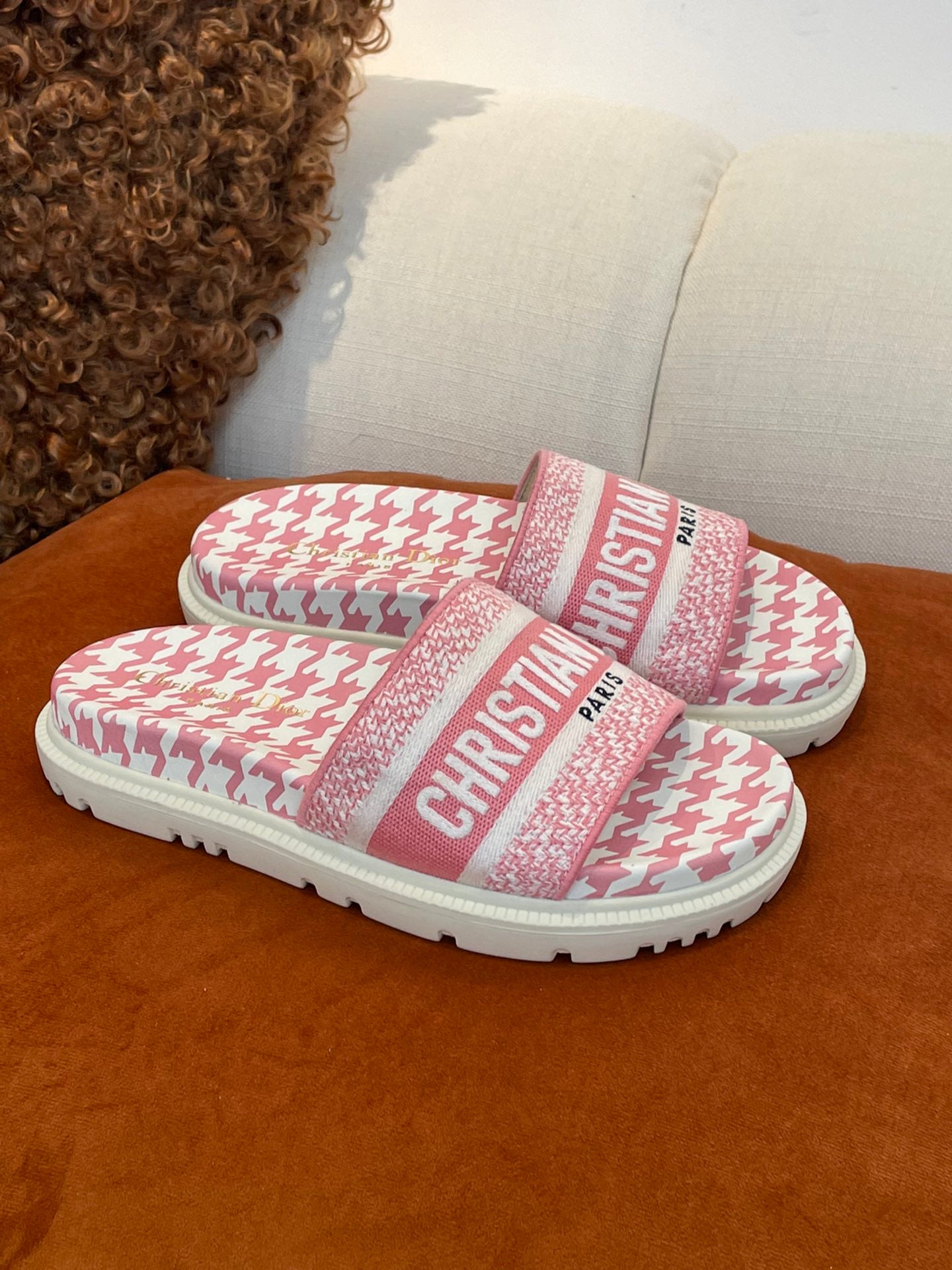 迪D家-粉色刺繡拖鞋
