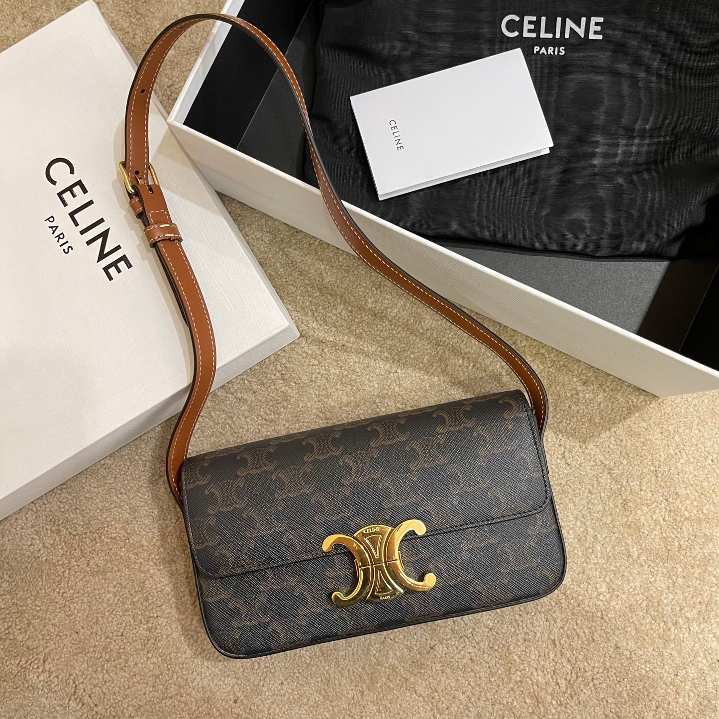 Celine Triomphe老花腋下包