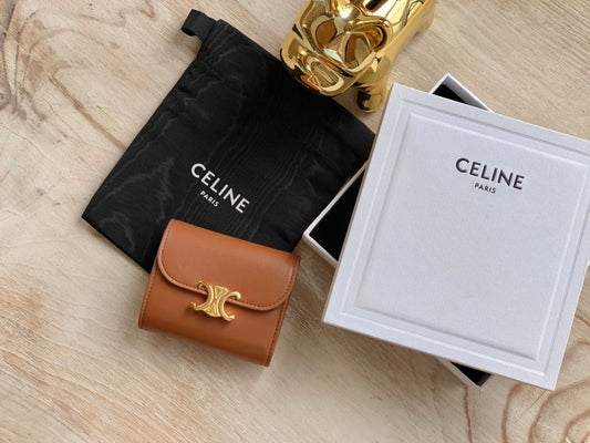 Celine TRIOMPHE 小號亮澤羊皮翻蓋錢包-焦糖色