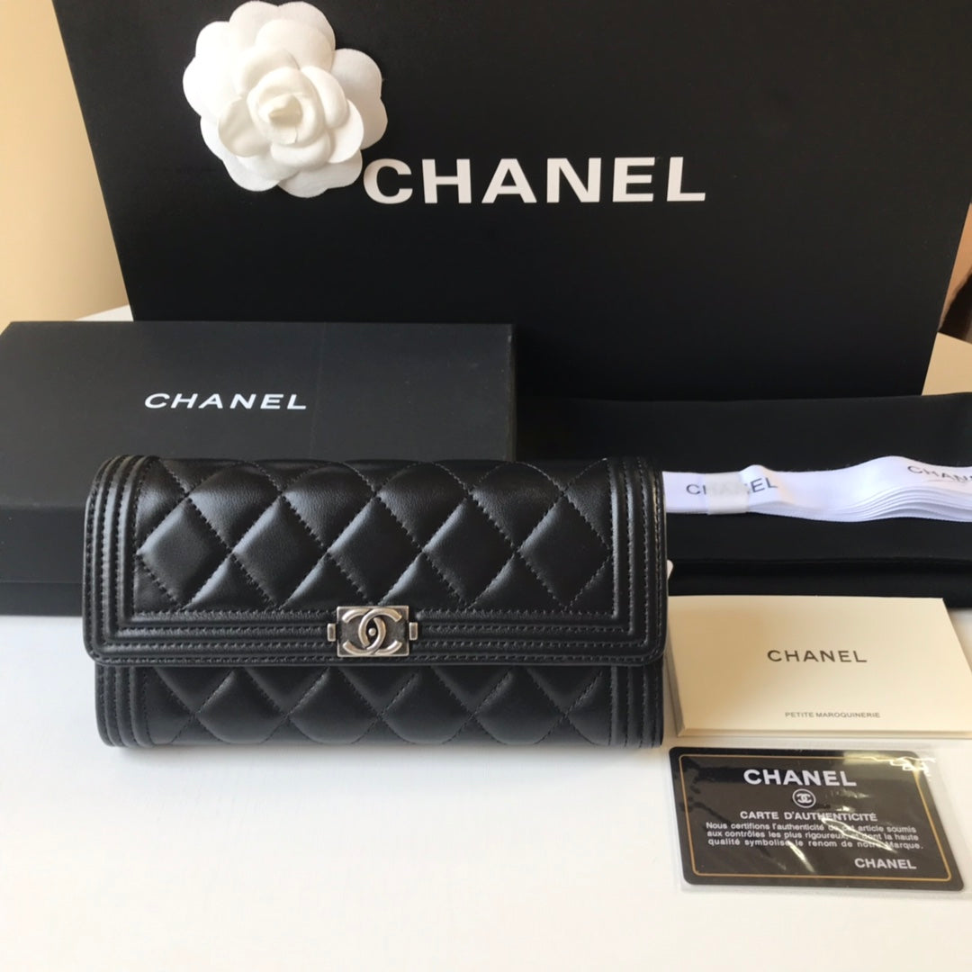 Chanel Leboy 翻蓋長夾-黑色羊皮銀扣