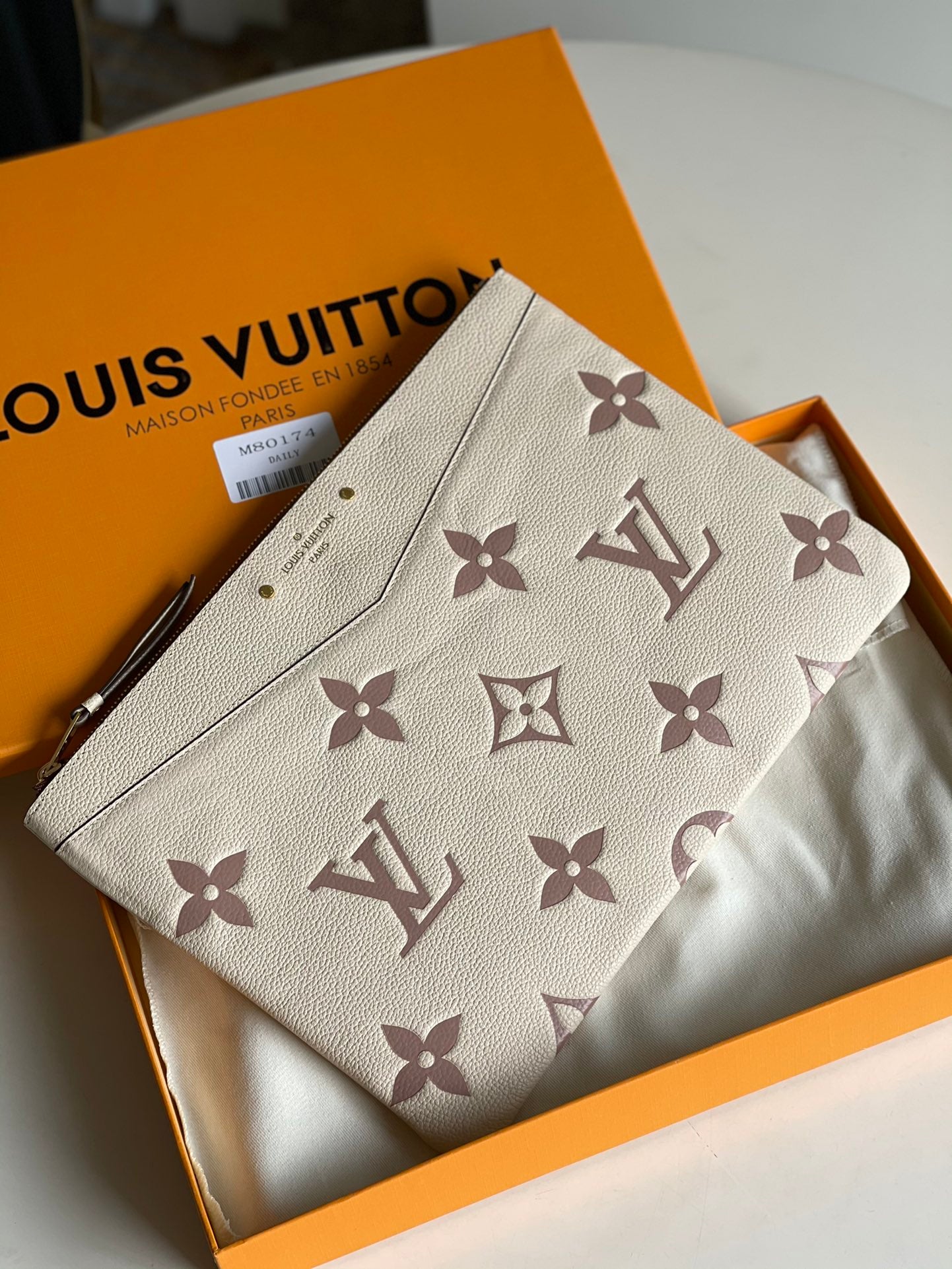 LV M80174 Daily 手拿包
