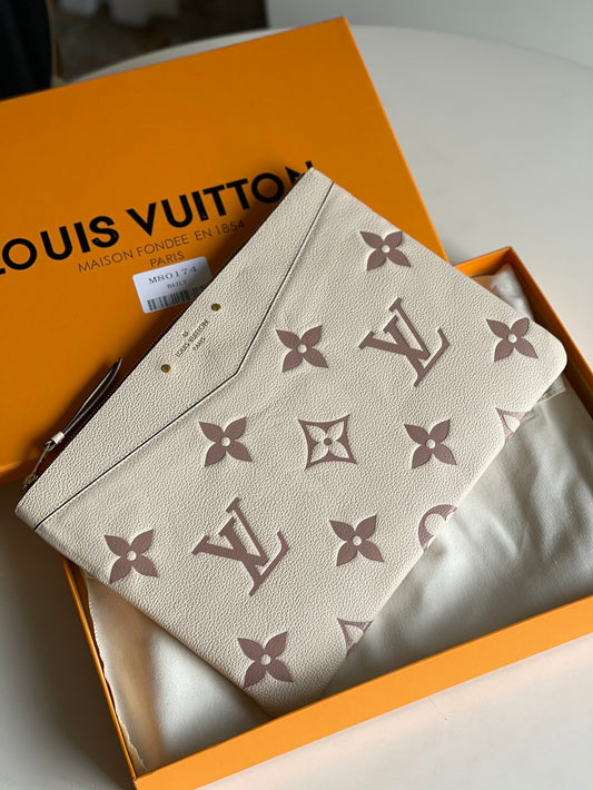 LV M80174 Daily 手拿包