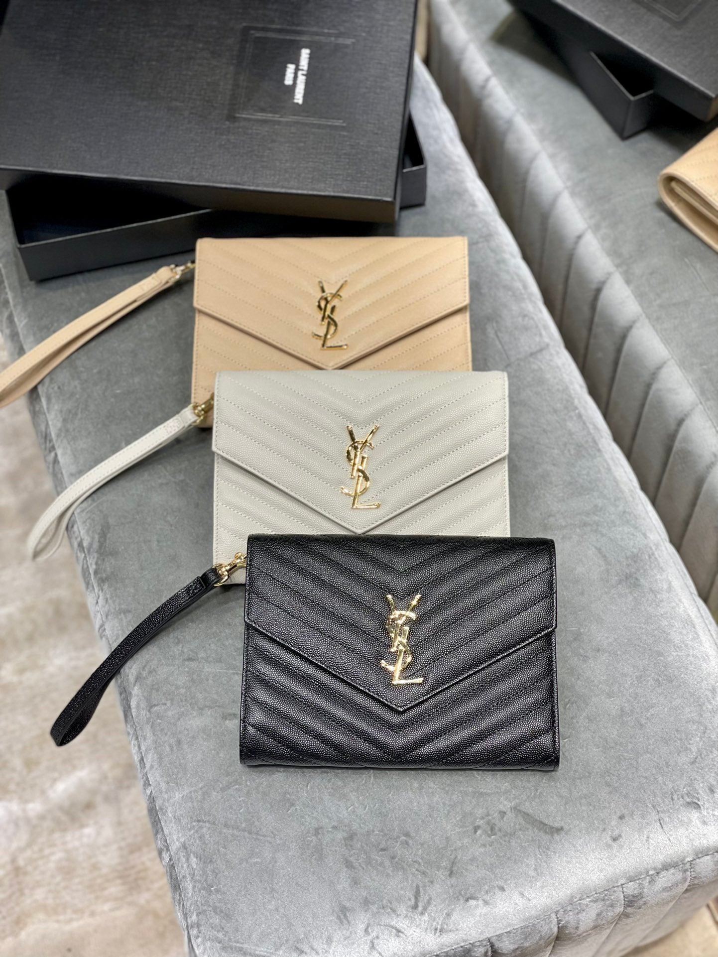 YSL_魚子醬手拿包-白色金扣