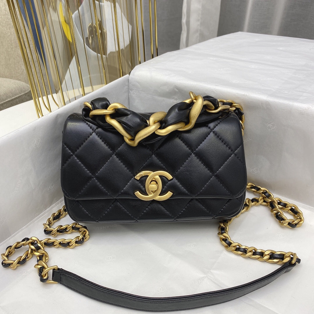 Chanel 拋光小羊皮菱格口蓋包