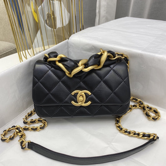 Chanel 拋光小羊皮菱格口蓋包