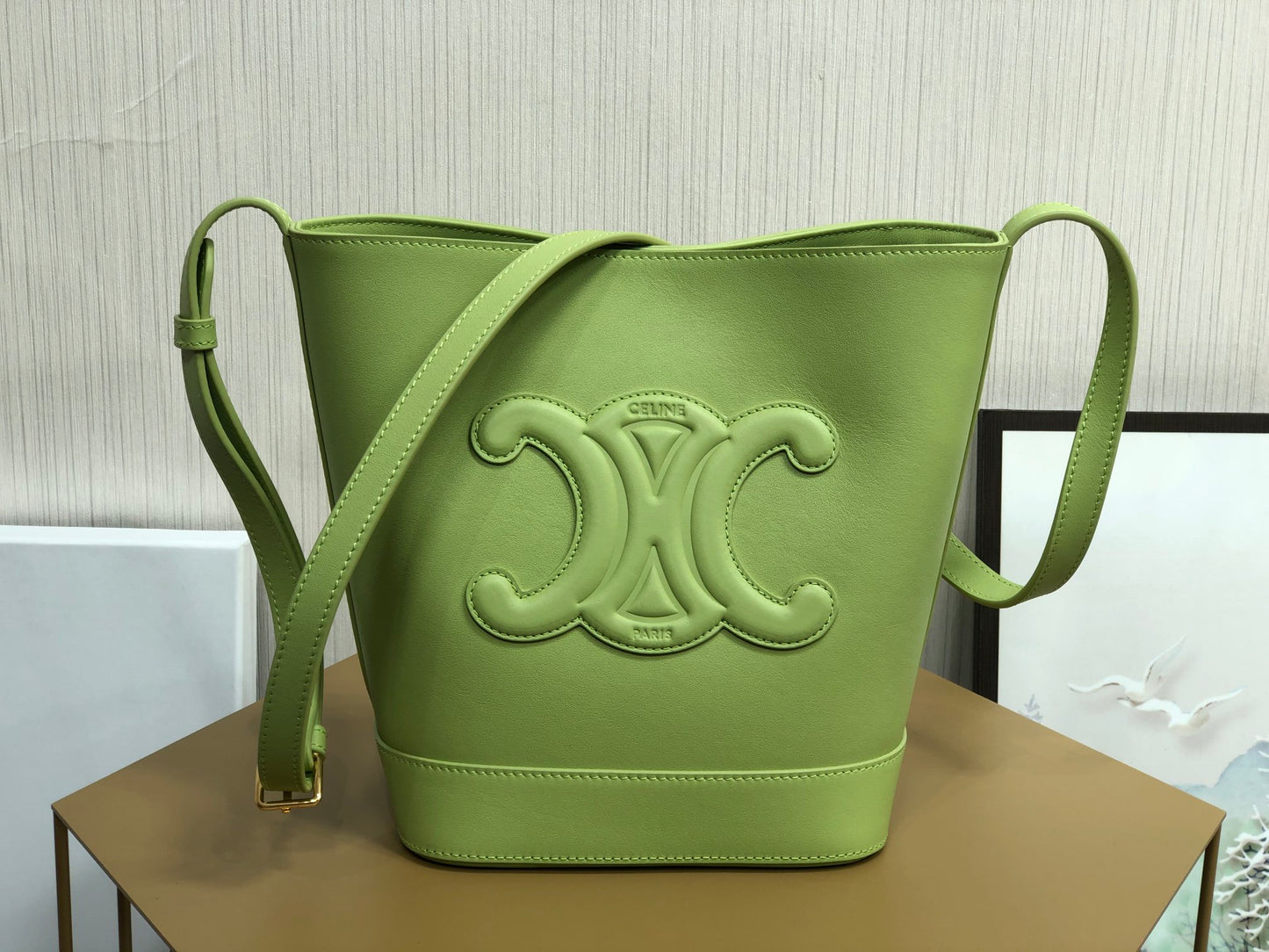 賽C家-2022s春夏新品 CUIR TRIOMPHE小號光滑牛皮水桶包