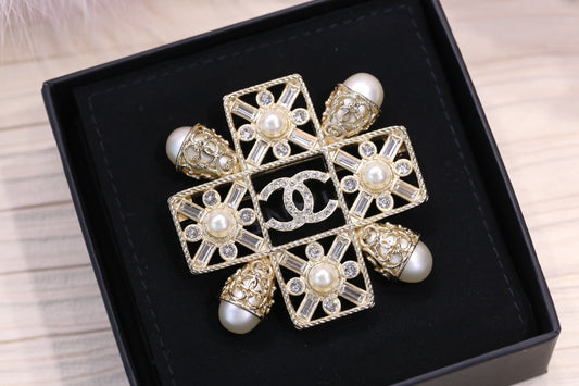 Chanel 胸針