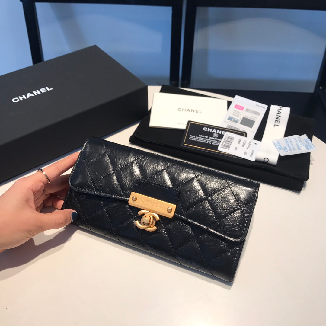 Chanel 油蠟牛皮復古翻蓋長夾
