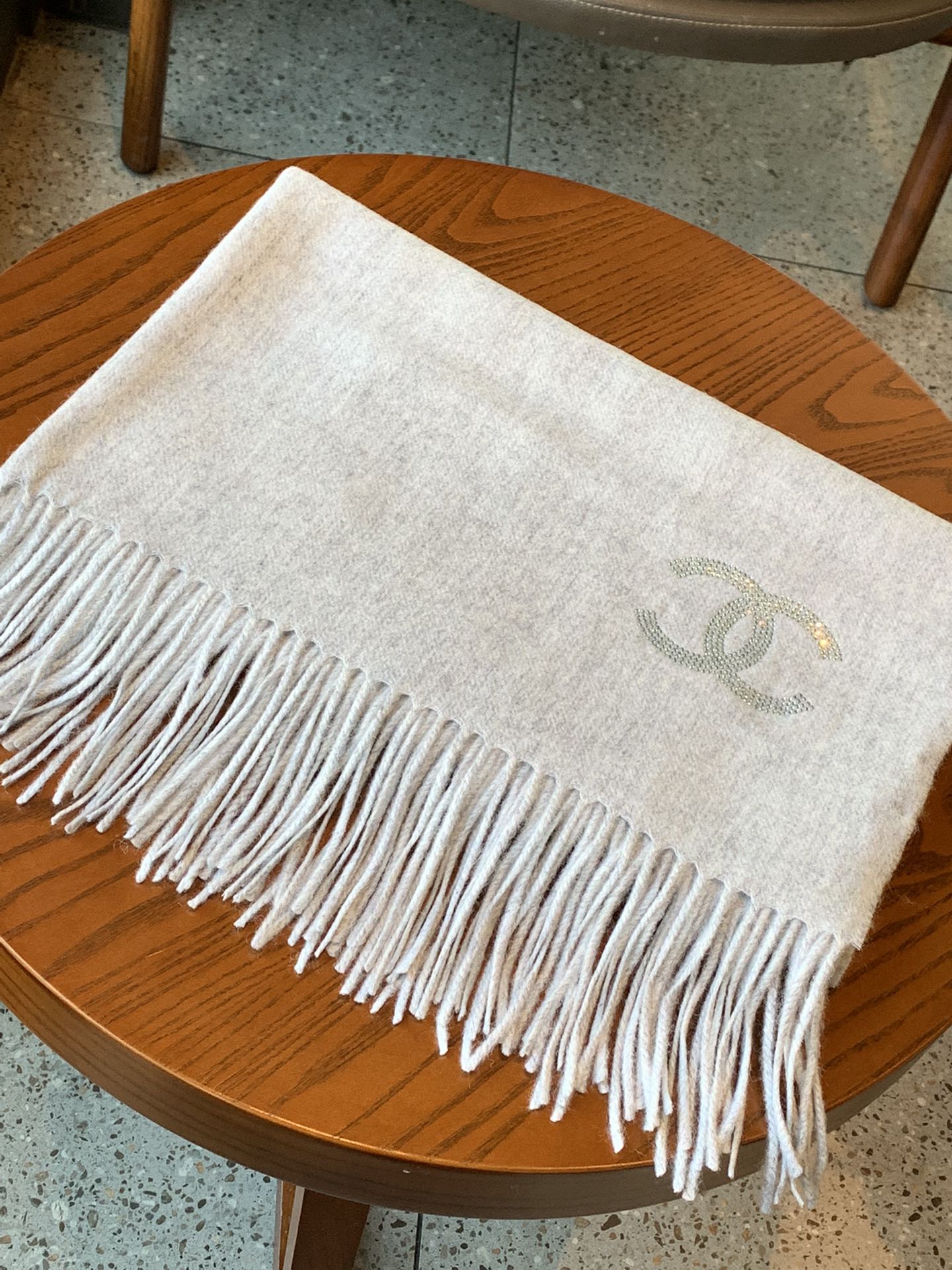 小香家-鑲鑽羊絨圍巾 180*70+102cm 淺灰色