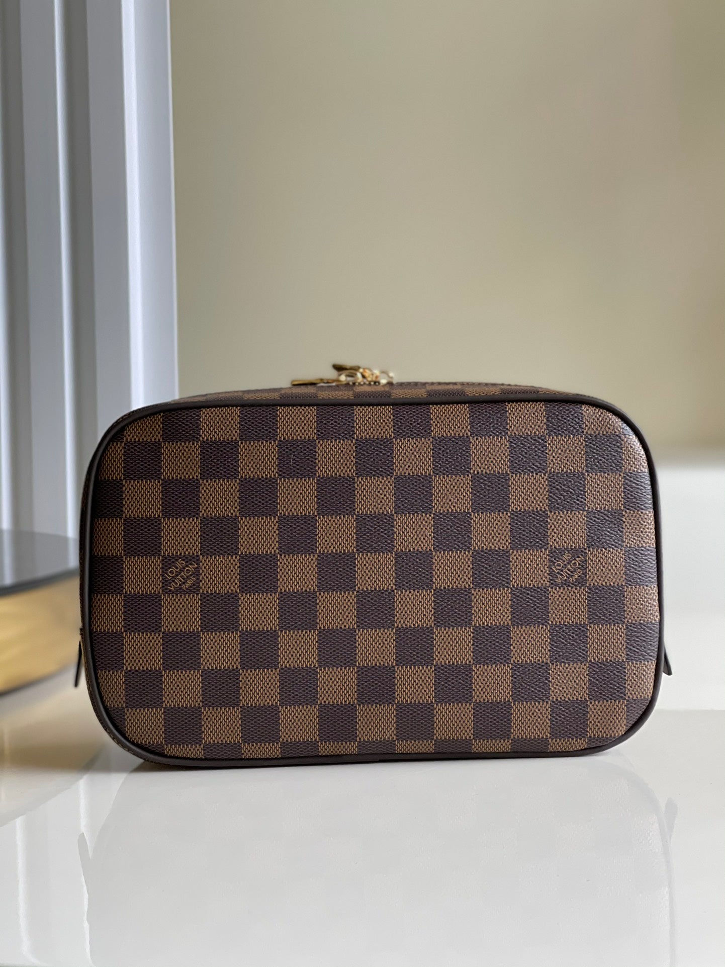 LV M43383 經典盥洗袋