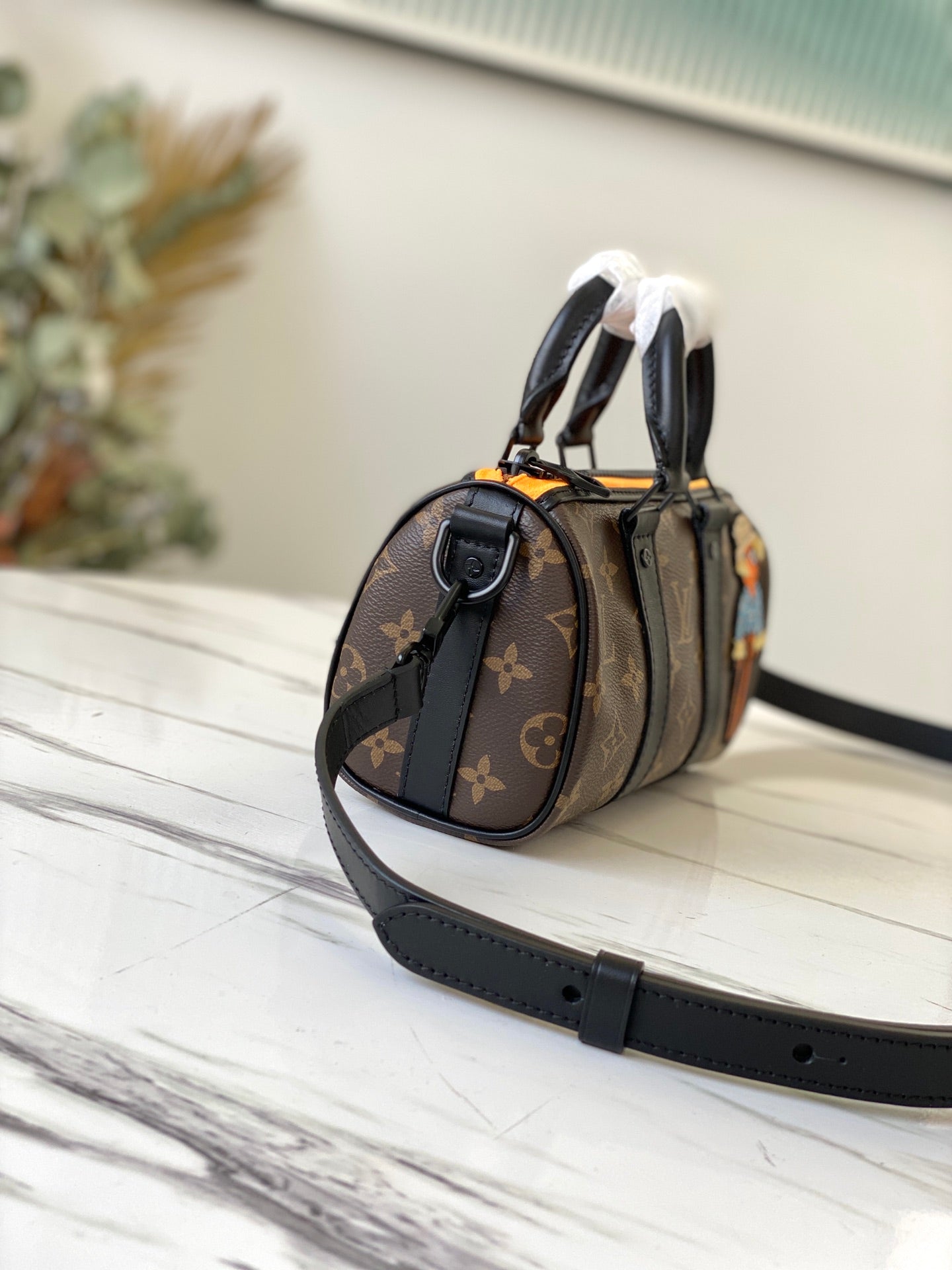 LV M80201  Keepall Nano 男士手袋