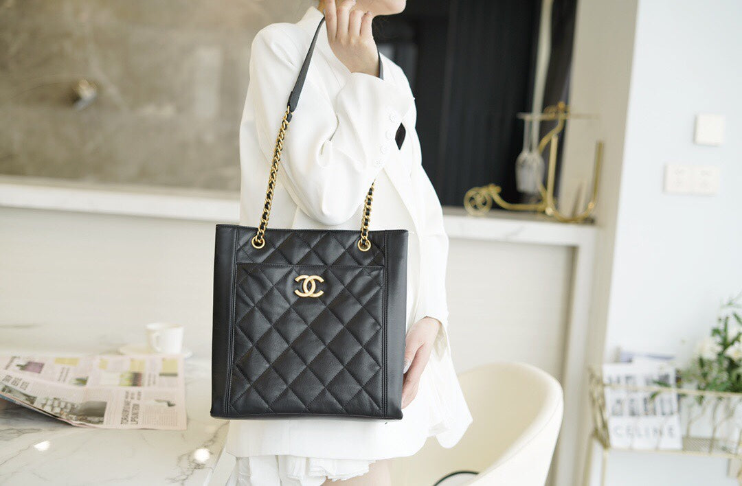 Chanel 皮革購物包