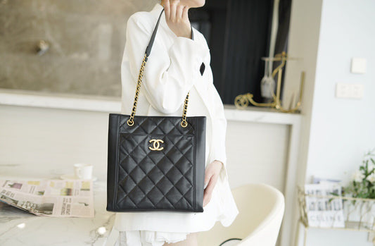 Chanel 皮革購物包