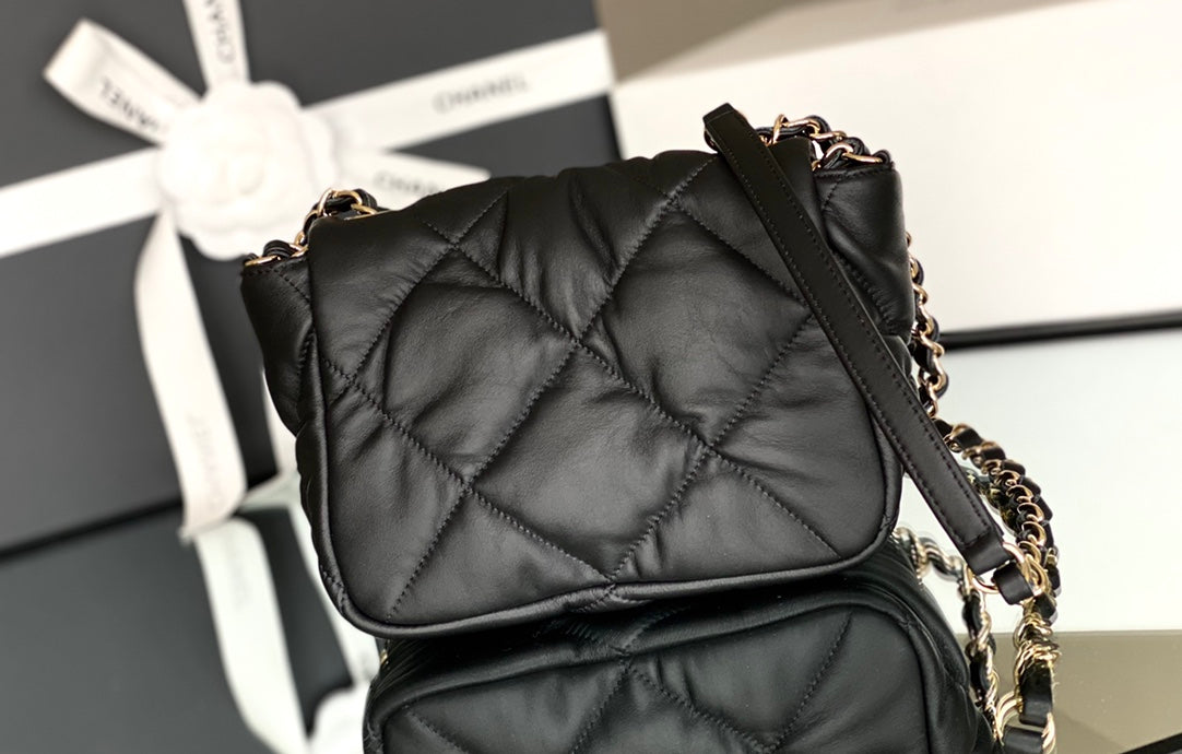 Chanel 度假系列柔軟小牛皮包-黑色