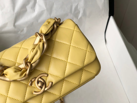 Chanel 拋光小羊皮菱格口蓋包-黃色