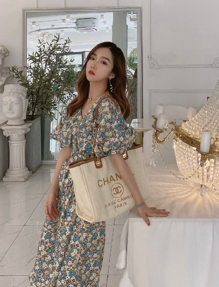 Chanel 中號米色條紋沙灘包