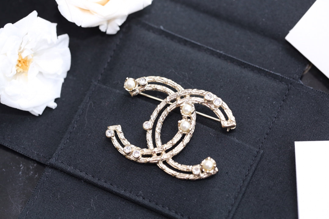 Chanel 胸針