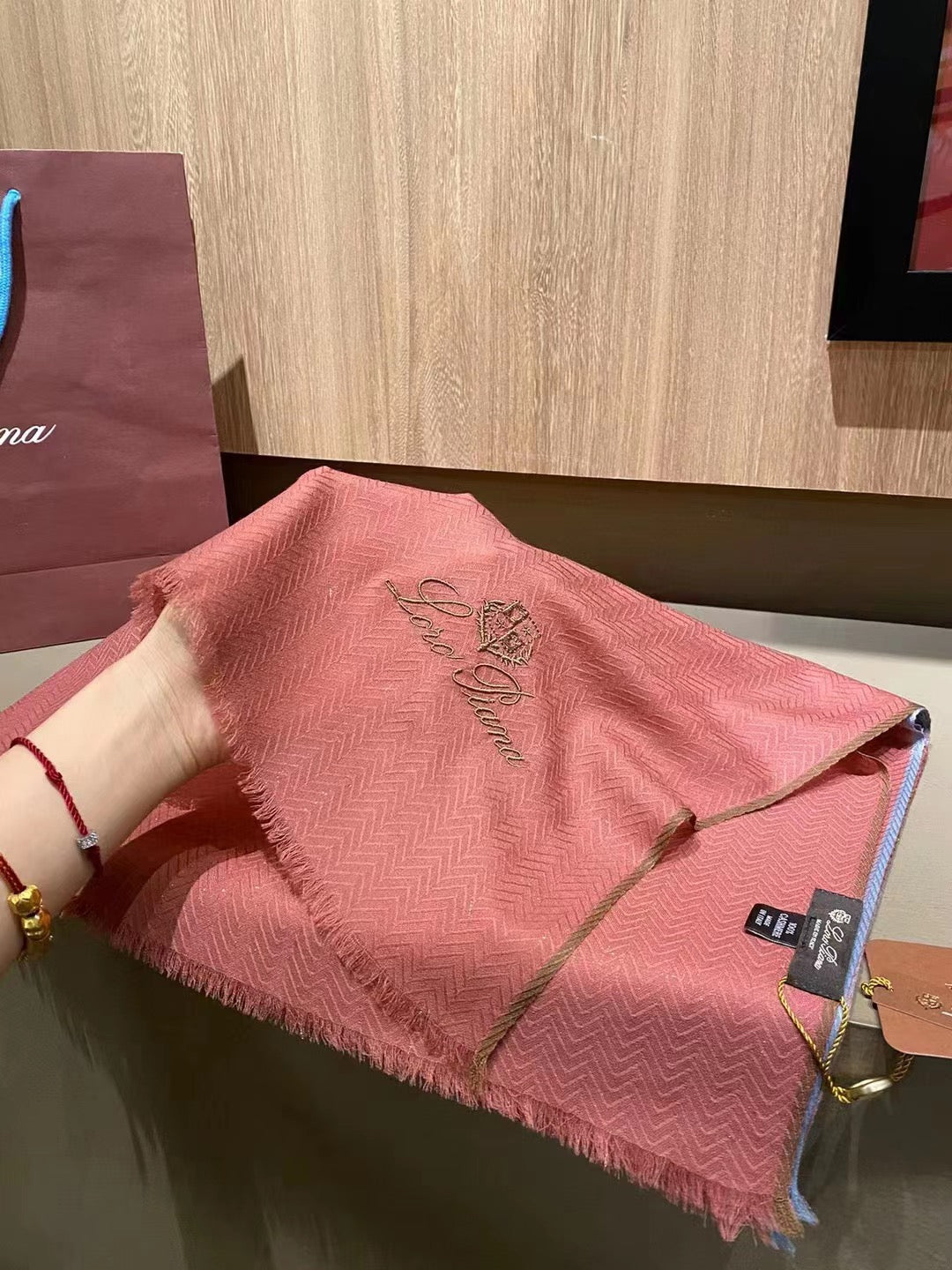 L-Piana  100%羊絨純色系水毛人字紋金斯圍巾-200隻水絨紗線-90*200cm