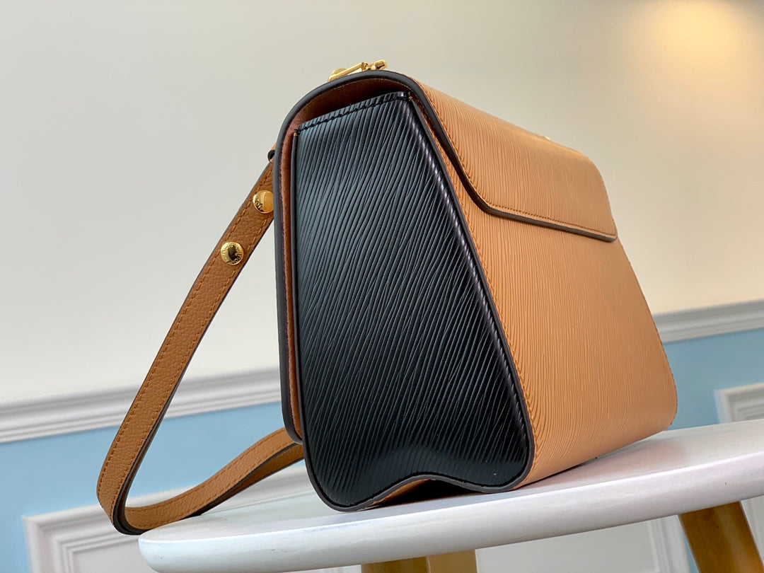 M50282 路L家-Twist手袋 駝色