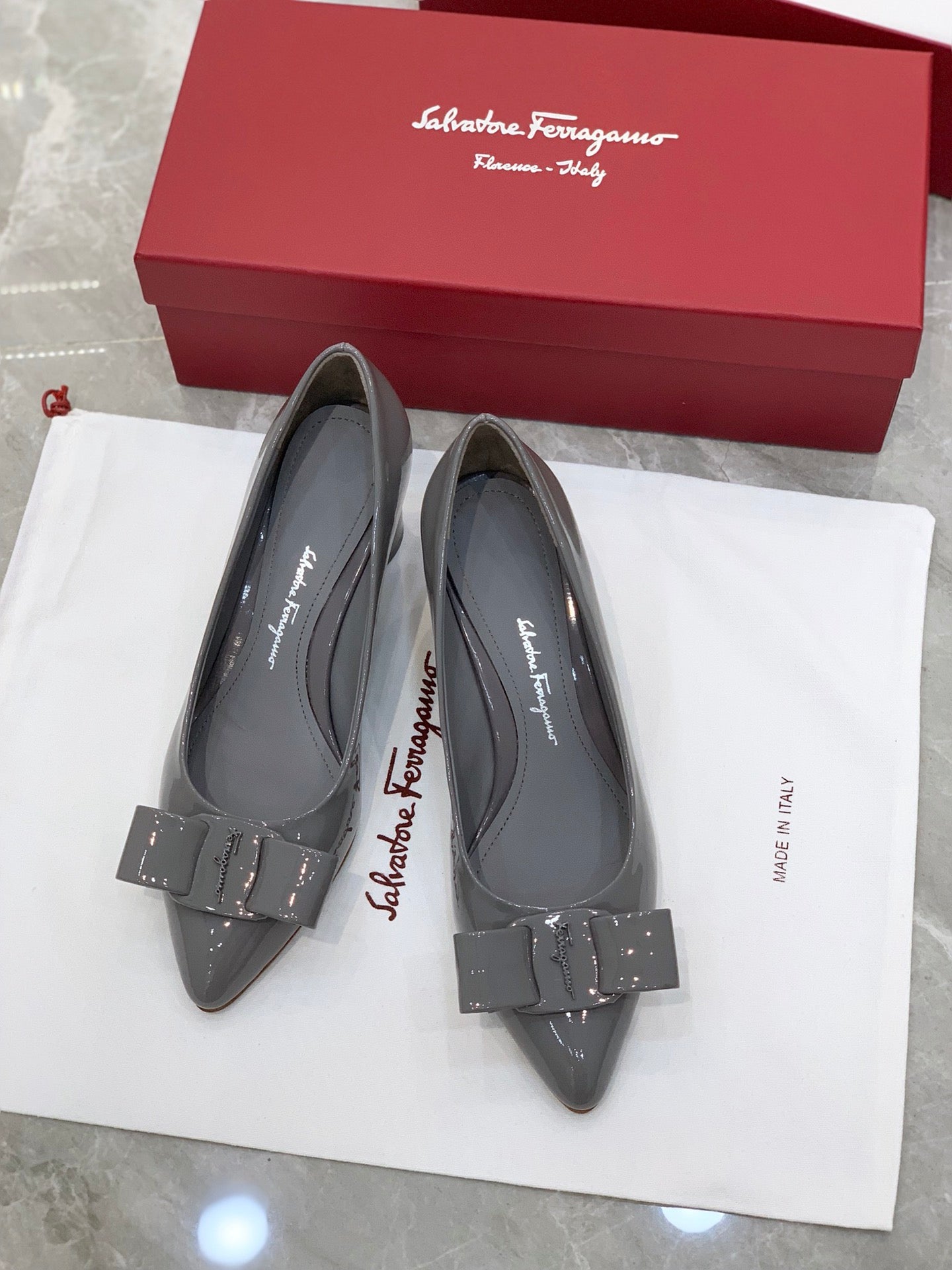 Salvatore Ferragamo鞋-菲拉格慕 Viva低跟尖頭 平底鞋 漆皮灰