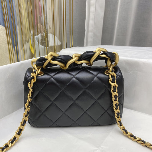 Chanel 拋光小羊皮菱格口蓋包
