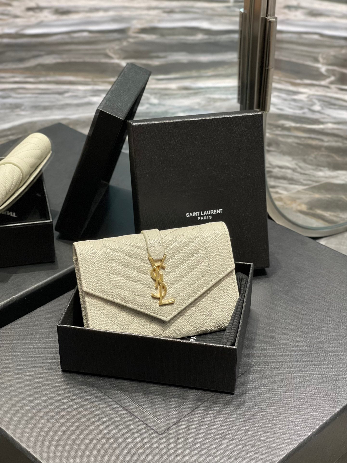YSL 新品短夾_ 白色金扣
