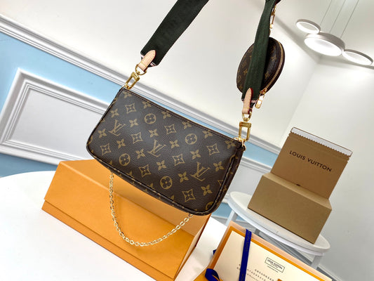 M44813 路L家-Multi Pochette Accessories 三合一包 粉綠色