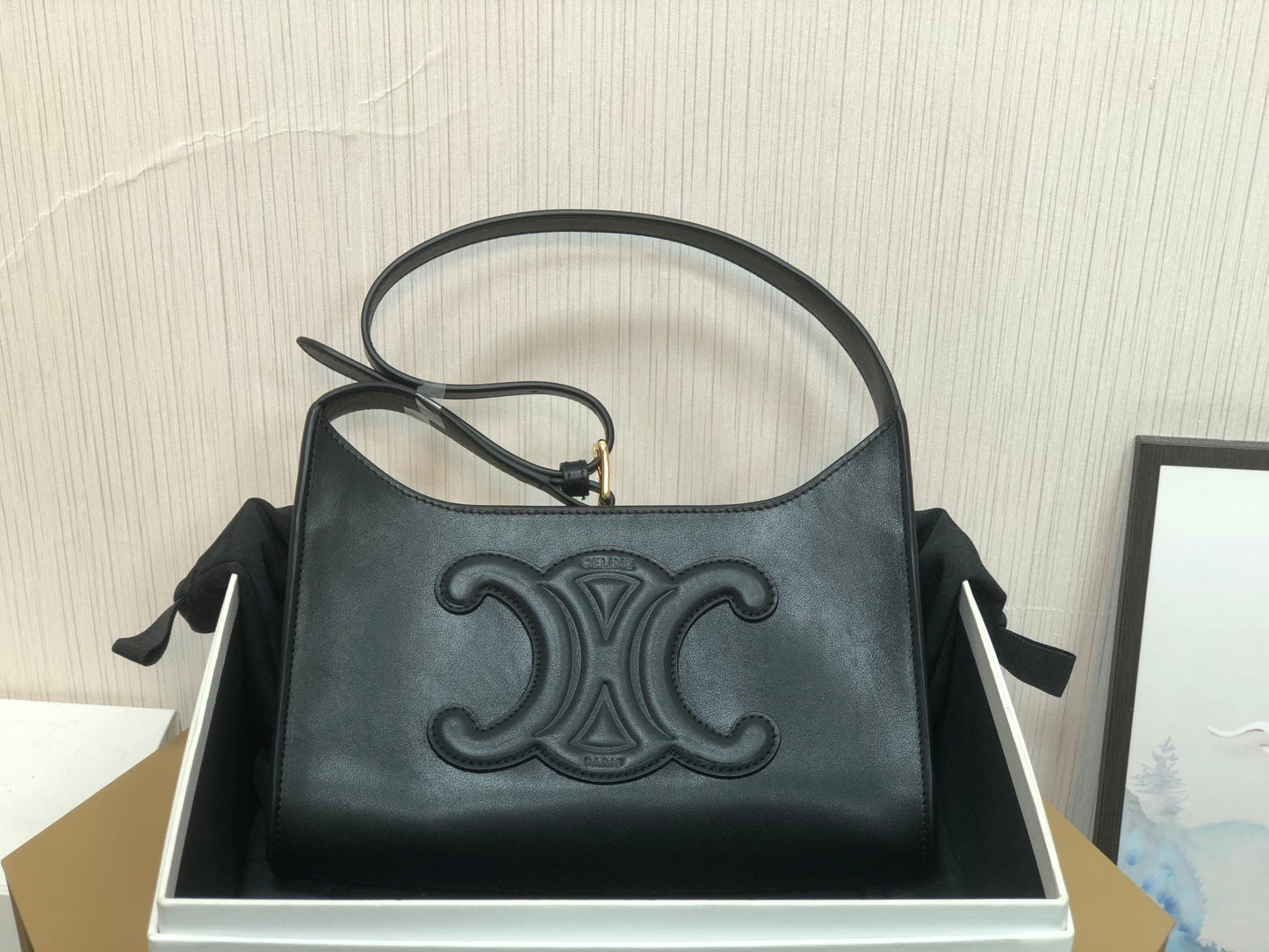 賽C家-22s春夏新品｜CUIR TRIOMPHE 光滑牛皮革肩背包
