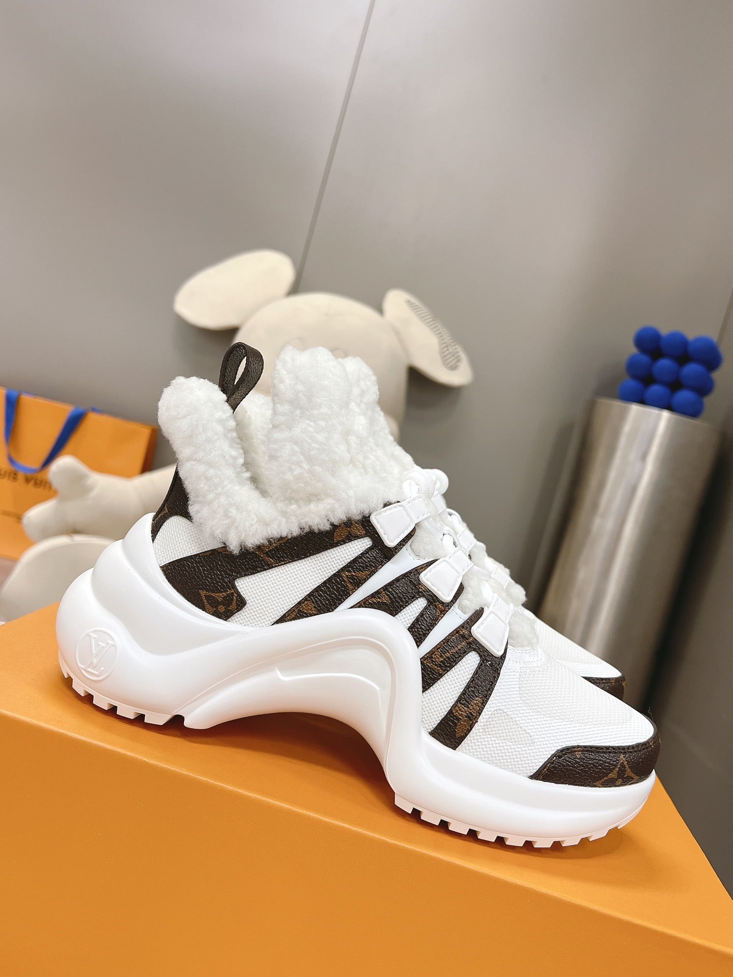 路L家-絲綢牛皮老爹鞋 白咖色