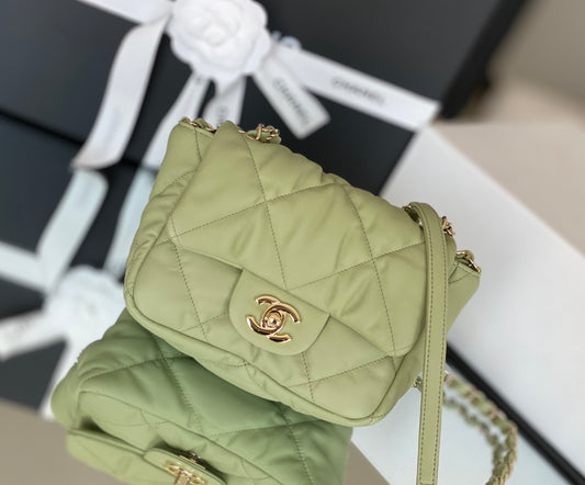 Chanel 度假系列柔軟小牛皮包-牛油果綠