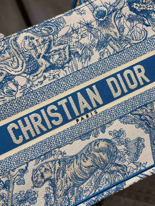 Dior Book Tote-小號36.5cm淺藍老虎