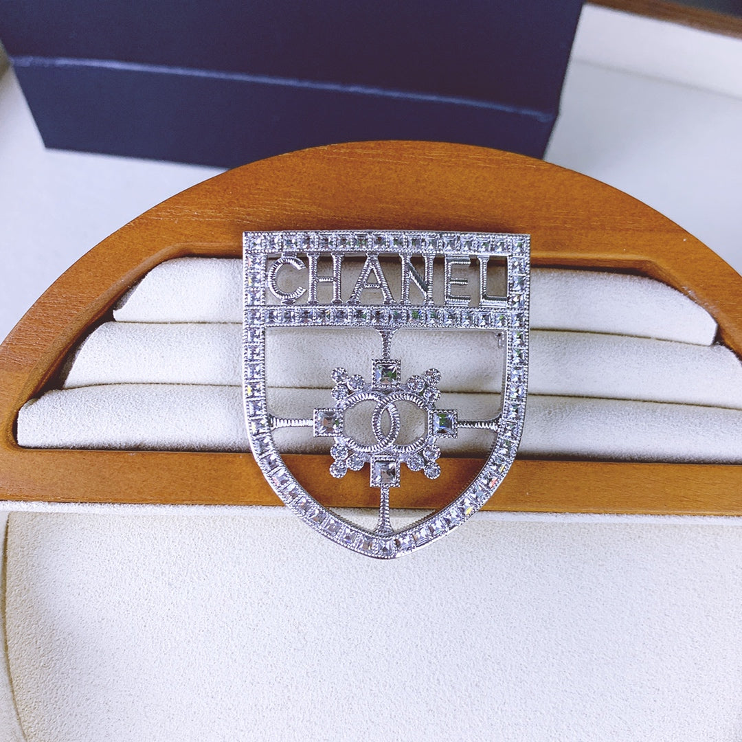 Chanel 胸針