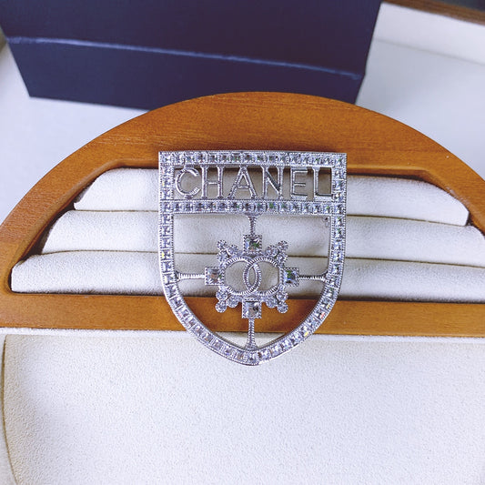 Chanel 胸針