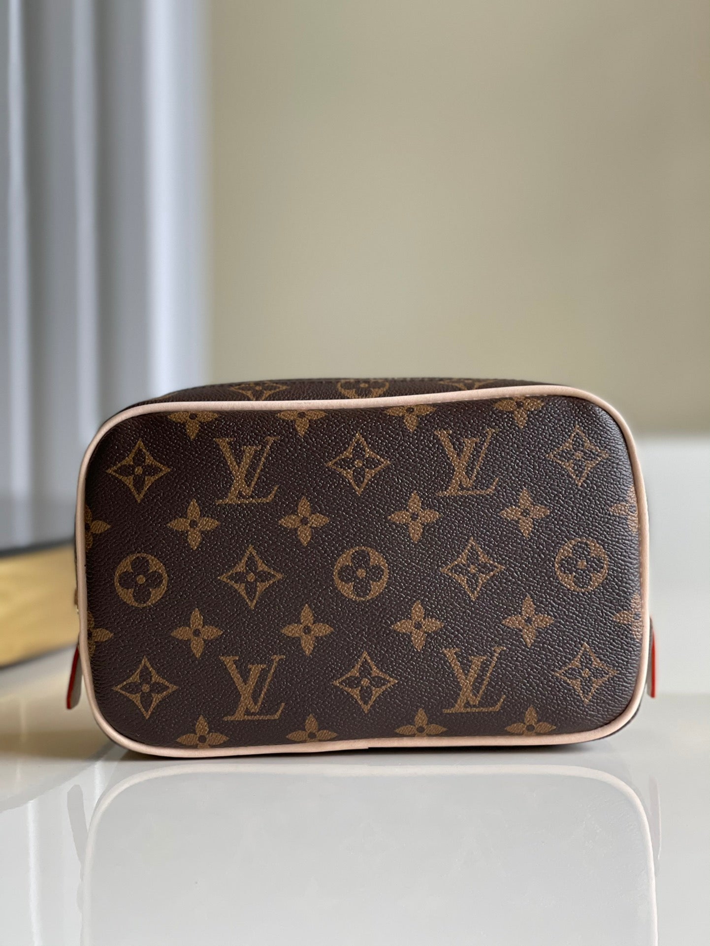 LV M47522 經典盥洗袋