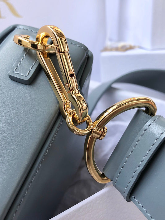 Dior 蒙田 Mini Box-平紋牛皮-珐瑯扣-17.5cm-霧霾藍