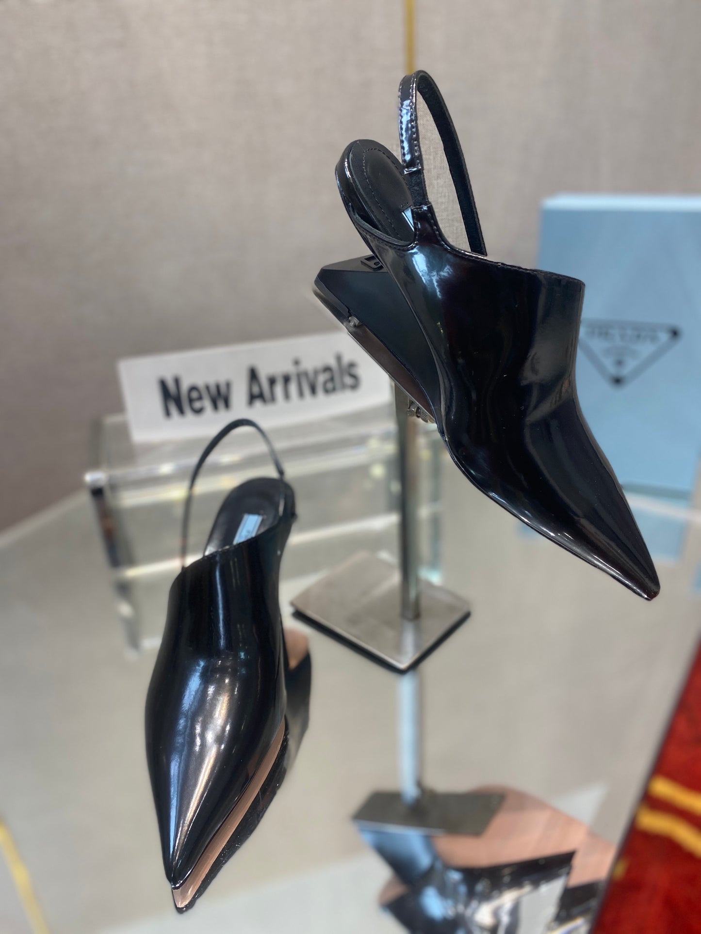 Prada 鞋-Prada 尖頭低跟量跟鞋（黑）