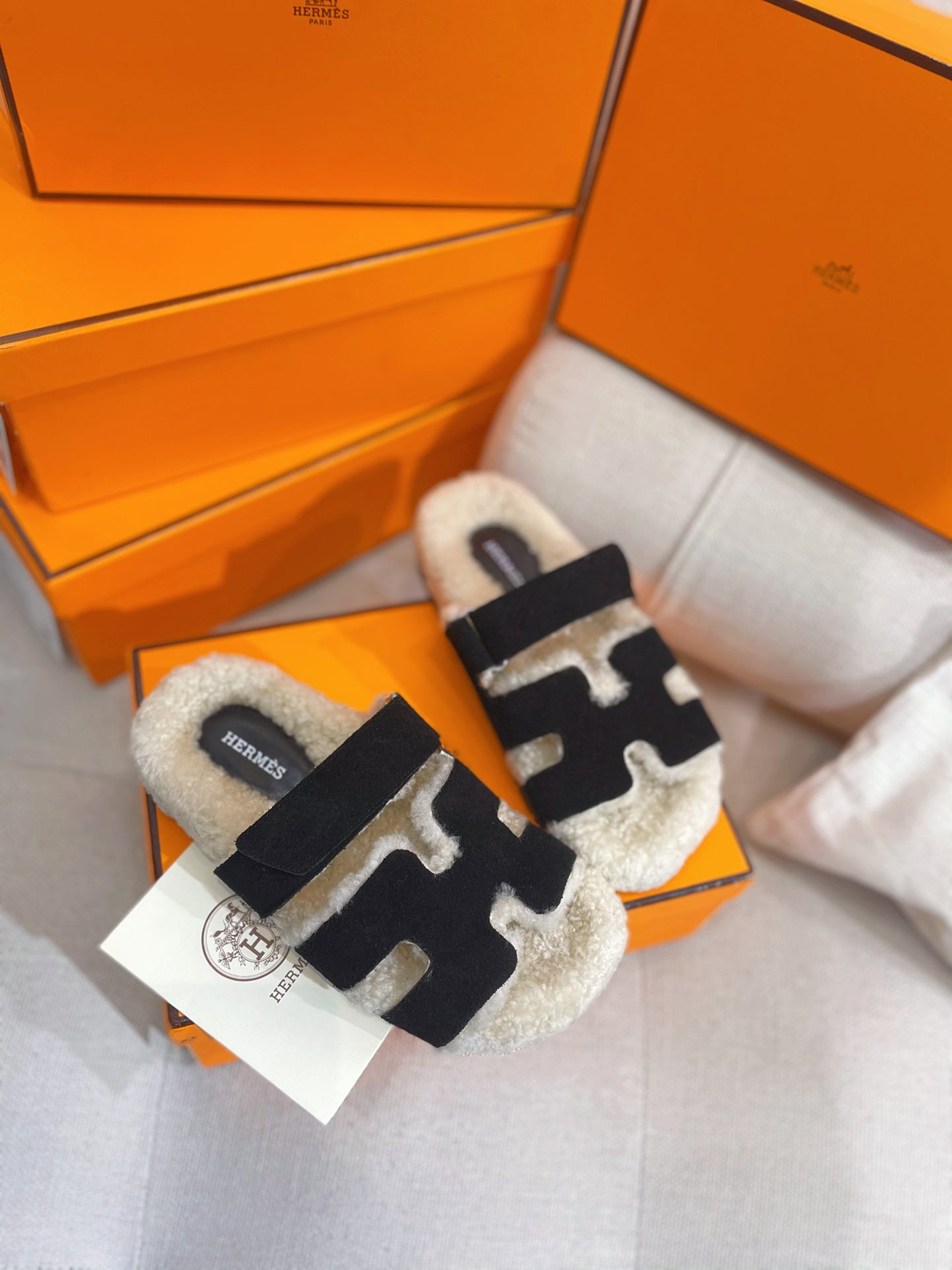 小愛款-2022秋冬新款 羊羔毛拼皮H拖鞋 黑色