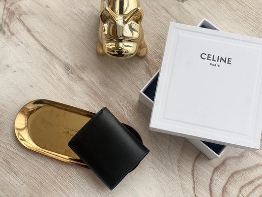 Celine TRIOMPHE 小號亮澤羊皮翻蓋錢包-黑色