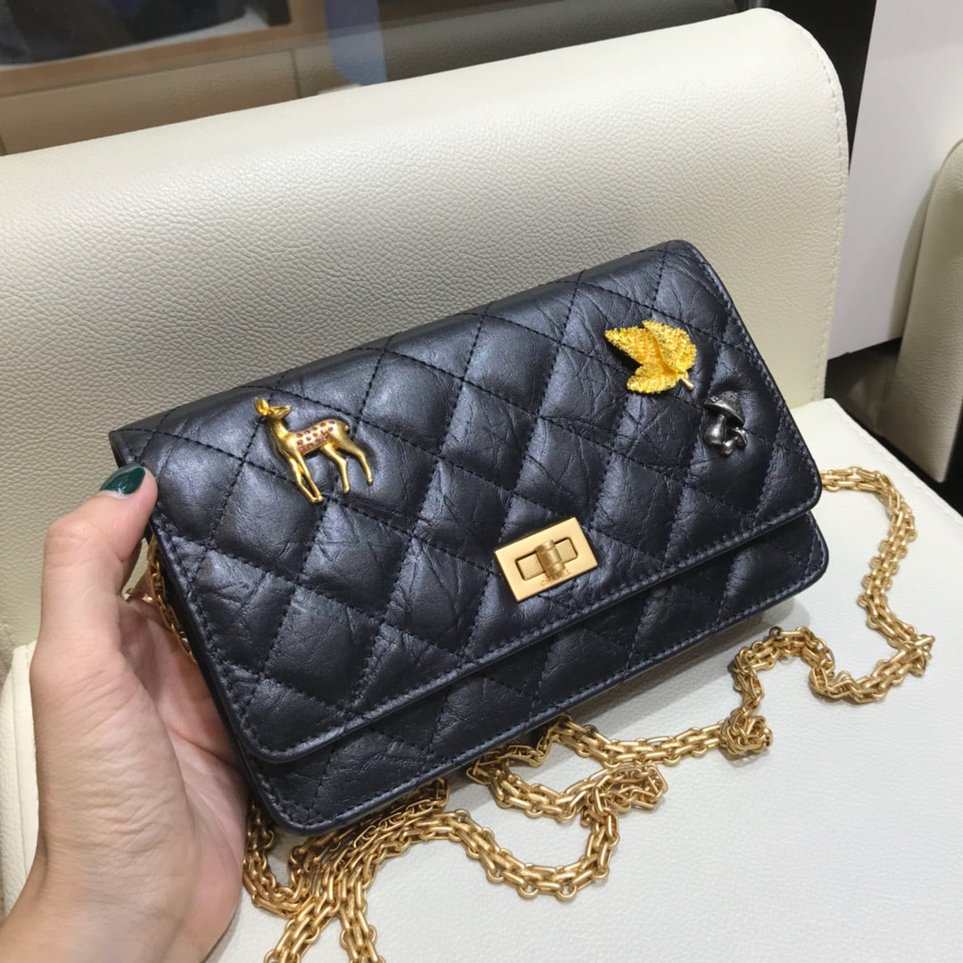 小香家-2.55復刻扣徽章woc