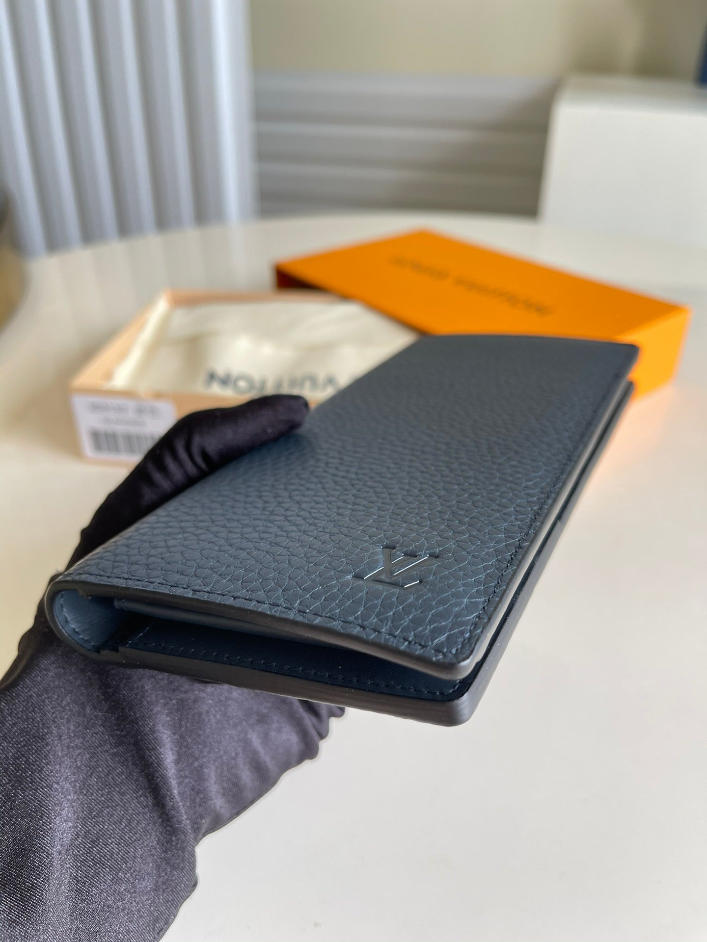 LV M58192藍色荔枝紋長夾