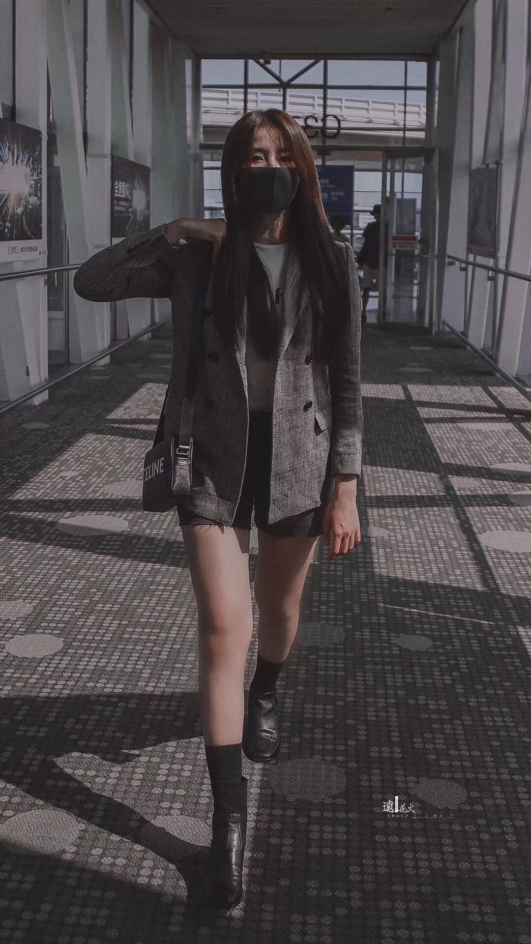 賽C家-相機包 男女同款 上身圖