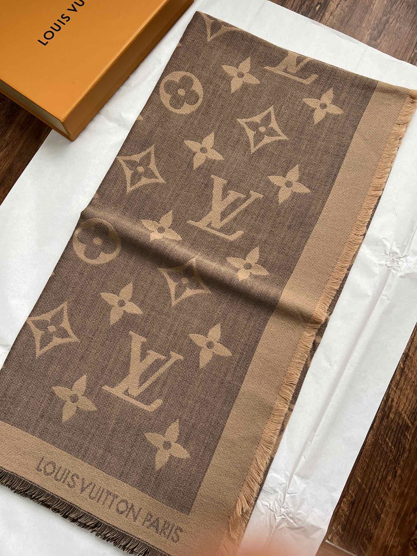 路L家-Monogram方巾 140*140cm 70%羊絨30%真絲 咖色
