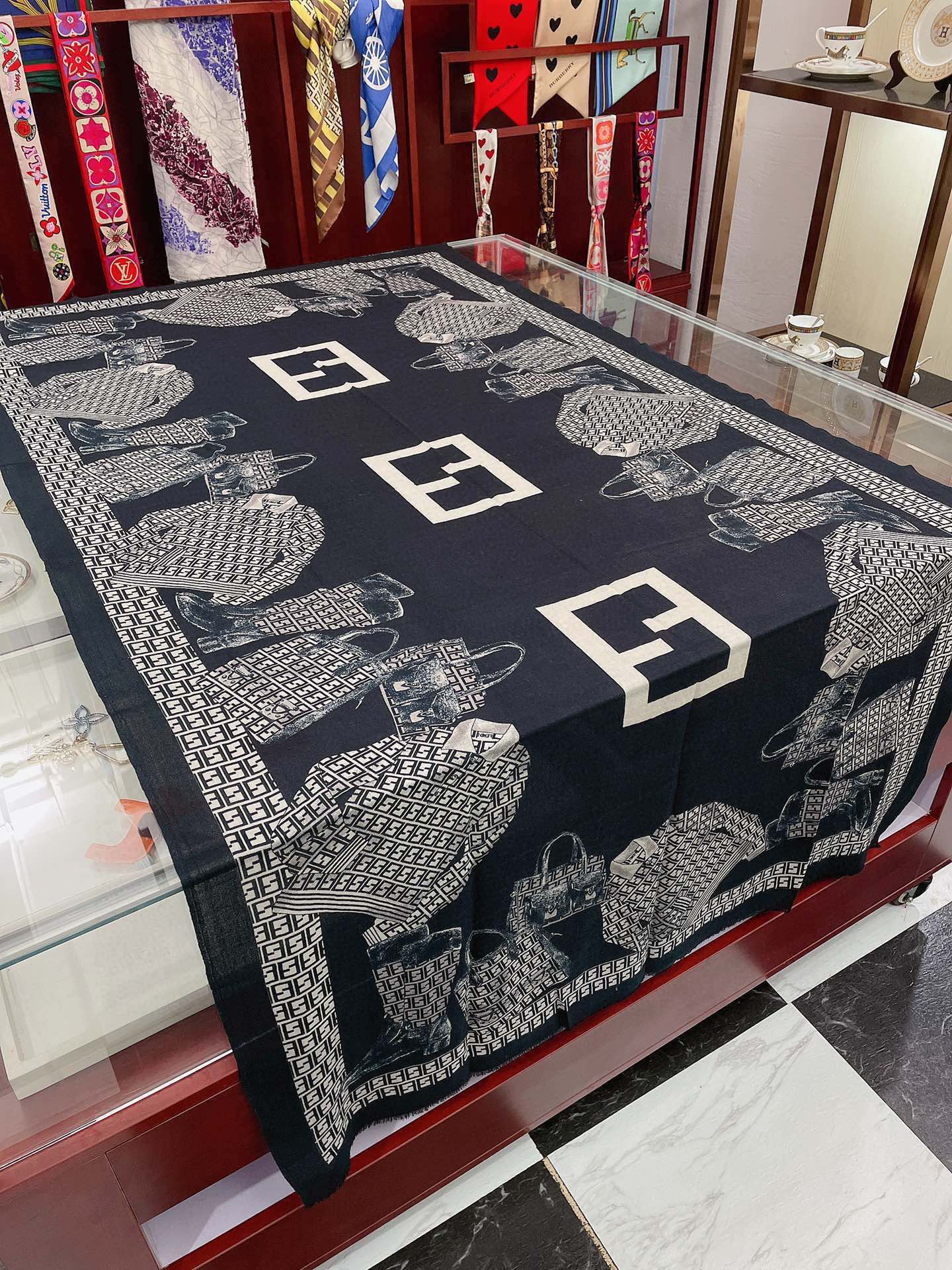 Fendi 羊絨絲巾 大方巾