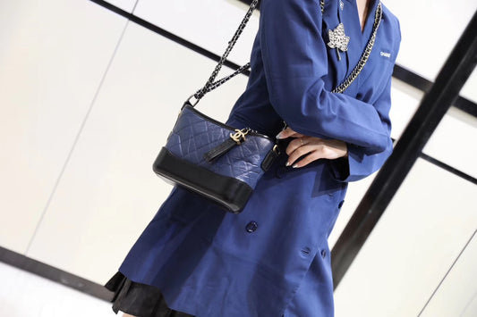 Chanel 小號流浪包-黑籃菱格紋